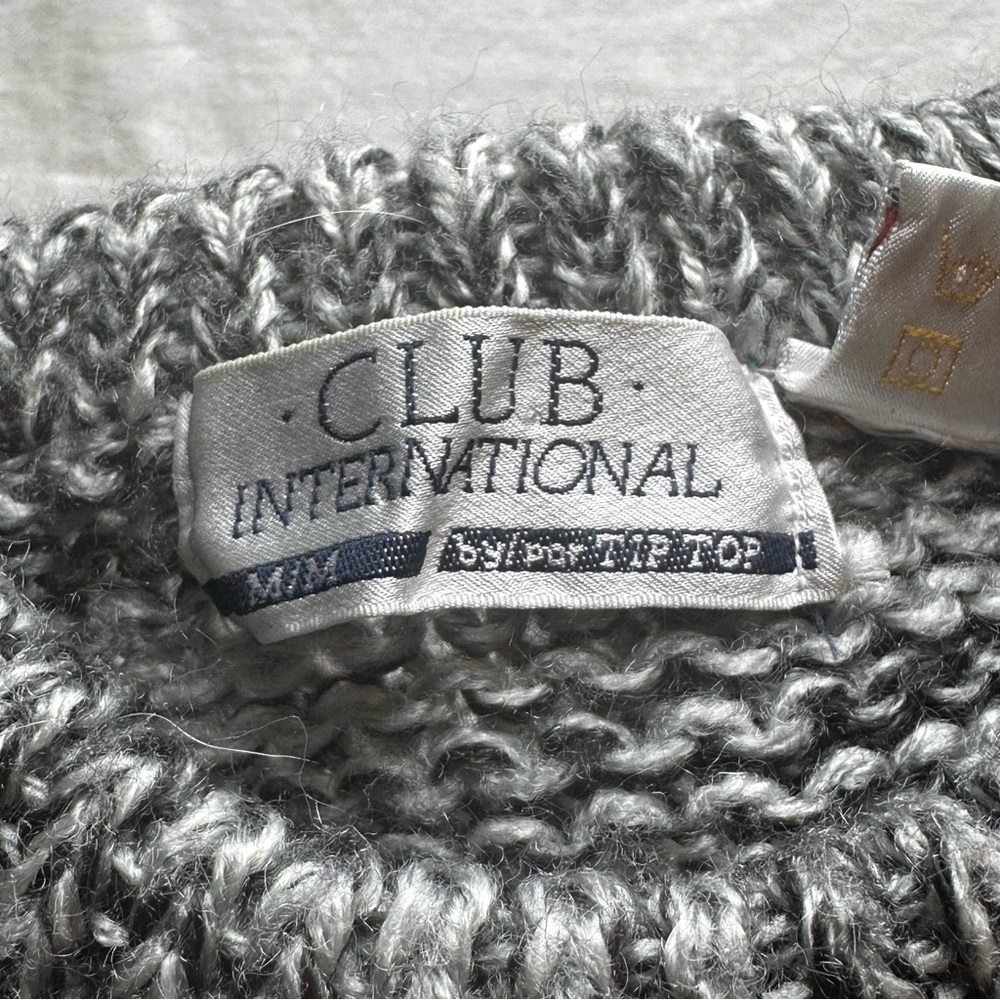 Vintage Abstract Gray and Pink Sweater - Picture 4 of 9